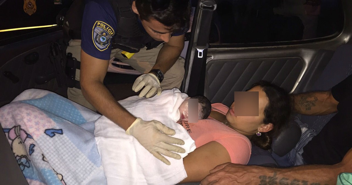 'Fiquei desesperada', diz mãe que deu à luz na BR-470 após alta de ... - Globo.com