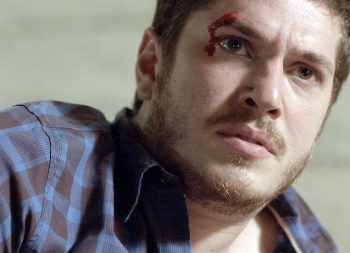 Afonso leva um soco de Pedro (Foto: TV Globo) Afonso leva um soco de Pedro (Foto: TV Globo)