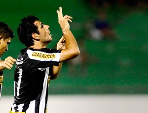 Herrera comemora gol do Botafogo sobre o Guarani (Foto: Marcos Ribolli / Globoesporte.com)