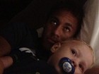 Neymar posa abraçado ao filho e deseja: 'Boa noite'
