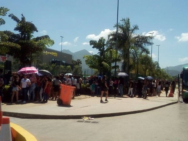 Fãs fizeram filas para comprar ingressos para o show do Justin Bieber (Foto: Arquivo pessoal)