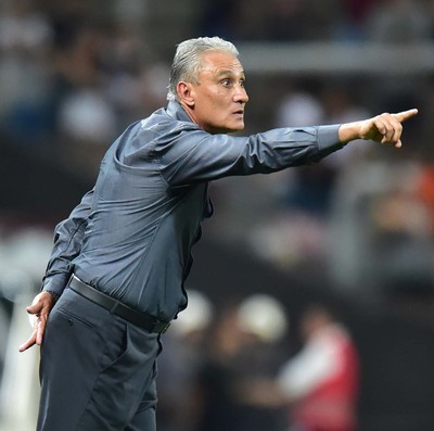 Jornalista exalta papel de Tite em goleada do Timão com time reserva