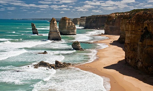 Chamada de Doze Apóstolos, este conjunto de falésias fica bem próxima da costa de Victoria, na Austrália (Foto: Divulgação)