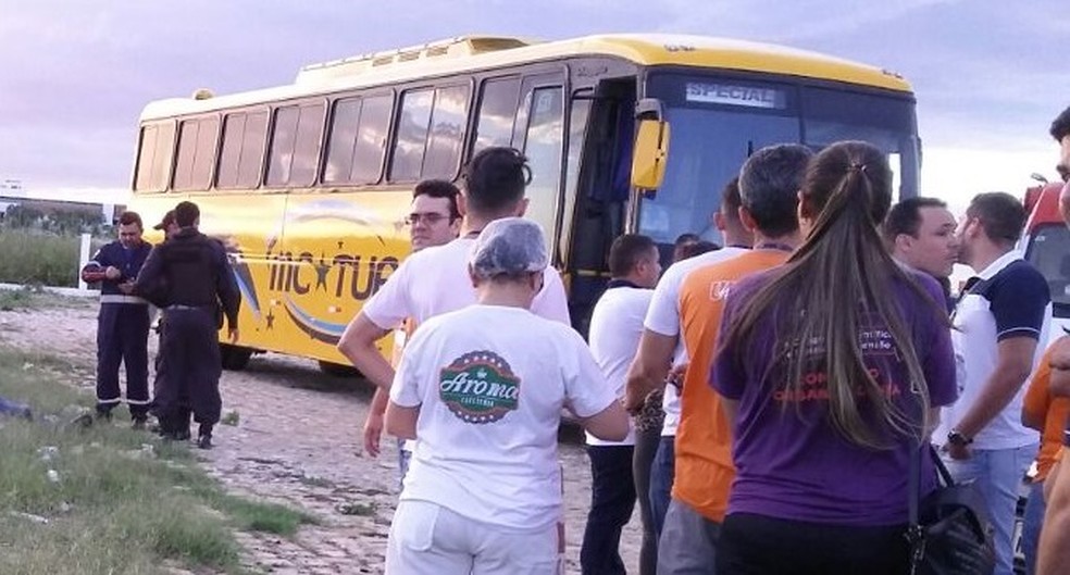 Vítima estava no estacionamento aguardando alunos para retornar ao município de Areia Branca (Foto: Alcivan Vilar / Fim da Linha)