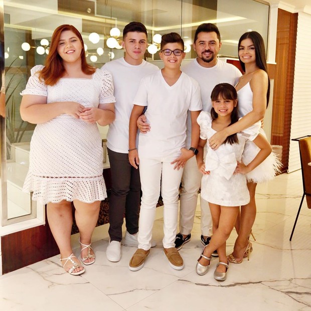Xand com a mulher e os filhos (Foto: Reprodução/ Instagram) Xand com a mulher e os filhos (Foto: Reprodução/ Instagram)