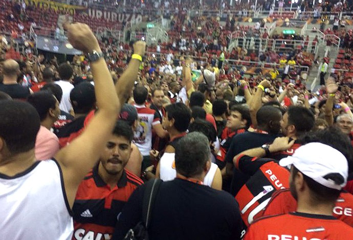 Flamengo campeão inter continental de basquete, invasão (Foto: Amanda Kestelman / Globoesporte.com) Flamengo campeão inter continental de basquete, invasão (Foto: Amanda Kestelman / Globoesporte.com)