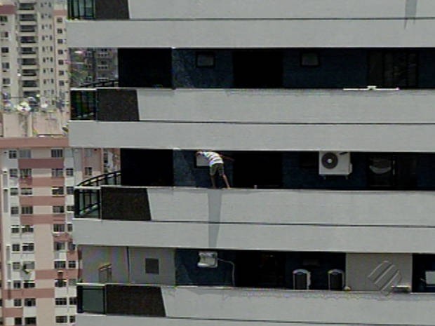 Cenas acontecem no 18º andar de um prédio no bairro do Umarizal, em Belém (Foto: Reprodução / TV Liberal)