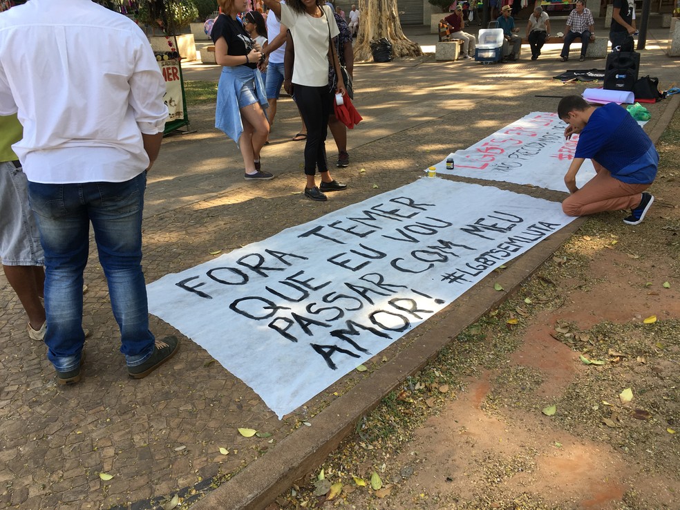 Grupos Lgbt Protestam Contra Liminar Da Cura Gay Em Mobiliza O No Centro De Presidente