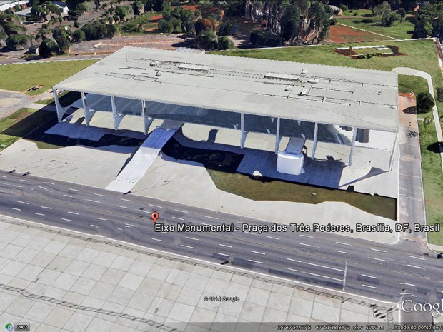 Coordenadas indicadas pela promotora no pedido de quebra de sigilo são do Palácio do Planalto, segundo o Google Earth (Foto: Reprodução / Google Earth) Coordenadas indicadas pela promotora no pedido de quebra de sigilo são do Palácio do Planalto, segundo o Google Earth (Foto: Reprodução / Google Earth)