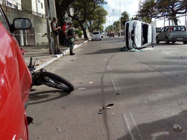 Acidente aconteceu em Boa Viagem (Foto: Bruno Lafaiete/ TV Globo)