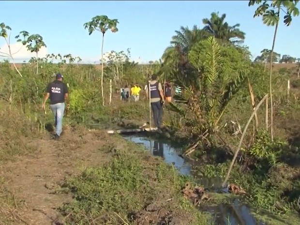 Irmãos foram encontrados mortos enterrados em fazenda na Bahia (Foto: Reprodução/TV Subaé)