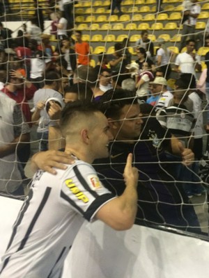 Melhor jogador de futsal do mundo revela carinho pelo Corinthians: 'Sou do  bando de loucos
