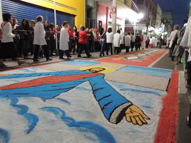 Procissão aconteceu na tarde deste domingo (19) nas ruas do centro de Mogi das Cruzes. (Foto: Jenifer Carpani/G1) Procissão aconteceu na tarde deste domingo (19) nas ruas do centro de Mogi das Cruzes. (Foto: Jenifer Carpani/G1)