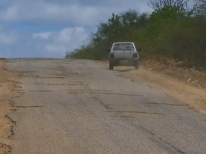Trecho da PE-340 em Betânia (Foto: Reprodução/ TV Asa Branca)