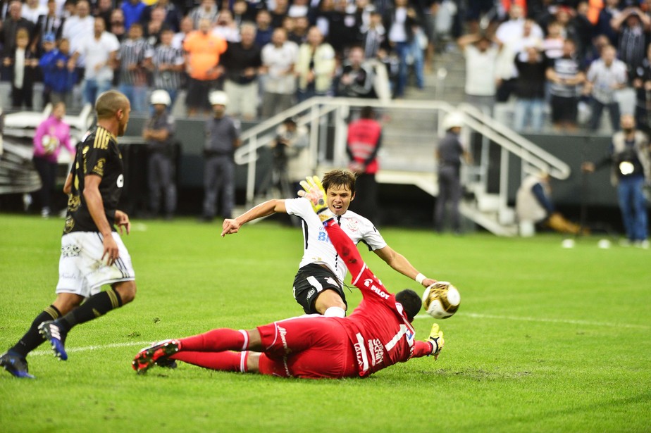 Com Romero em dia de Basílio, Corinthians empata com a Ponte e conquista o Campeonato Paulista