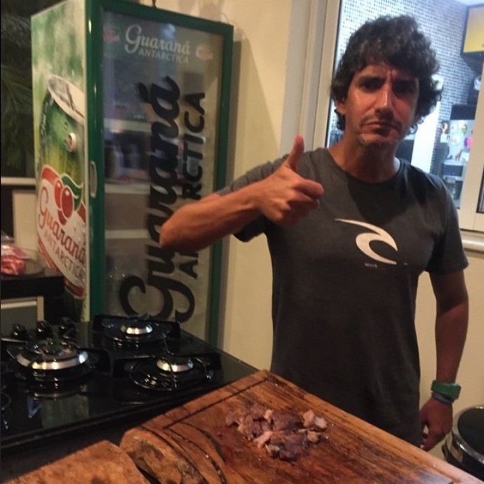 charles medina promessa churrasco gabriel medina surfe (Foto: Reprodução Instagram) charles medina promessa churrasco gabriel medina surfe (Foto: Reprodução Instagram)