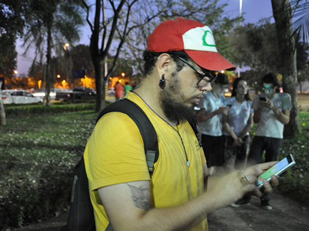 Estudante perdeu carteira enquanto procurava pokémons em Cuiabá (Foto: Desirêe Galvão/G1)