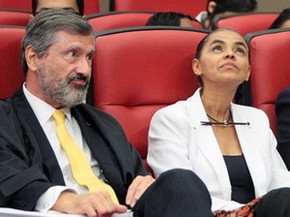 A ex-senadora Marina Silva e o advogado Torquato Jardim durante sessão do TSE que analisa o registro da Rede (Foto: Nelson Jr./ASICS/TSE) A ex-senadora Marina Silva e o advogado Torquato Jardim durante sessão do TSE que analisa o registro da Rede (Foto: Nelson Jr./ASICS/TSE)
