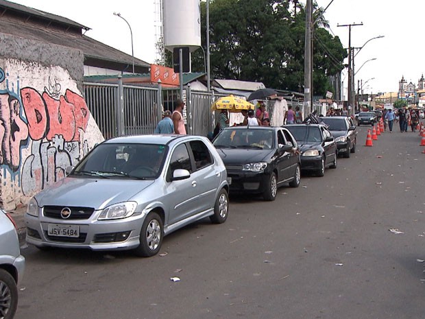 Fila do ferry em Salvador, na Bahia (Foto: Imagem/TV Bahia)