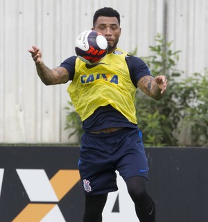 Recuperado de desconforto, Kazim volta a ser relacionado no Corinthians