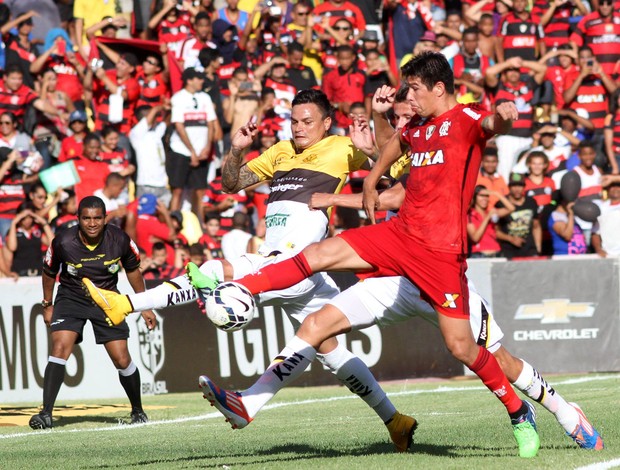 Caceres Flamengo x Criciúma (Foto: Fernando Ribeiro / Futurapress)