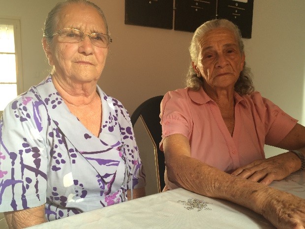 As idosas Olídia e Maria, de Goiânia, Goiás, foram esquecidas por funcionários da Gol quando deveriam embarcar para Israel  (Foto: Vitor Santana/G1)