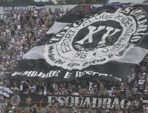 Torcida do XV de Piracicaba foi maioria no empate com o Mogi Mirim (Foto: Bernardo Medeiros / Globoesporte.com)