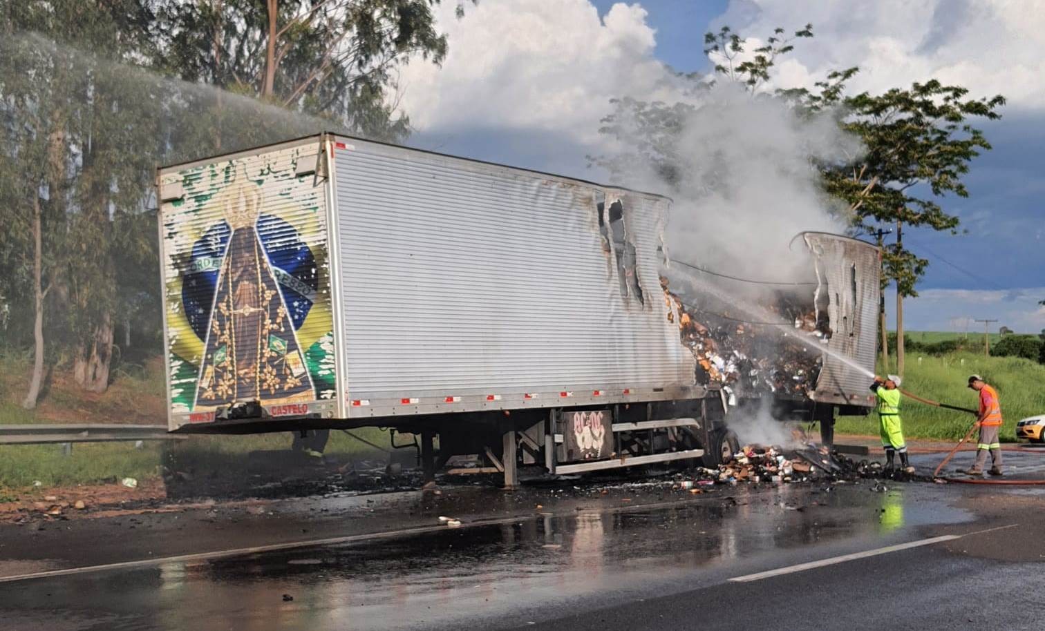 Carreta Pega Fogo Na Washington Lu S E Gera Congestionamento De Km