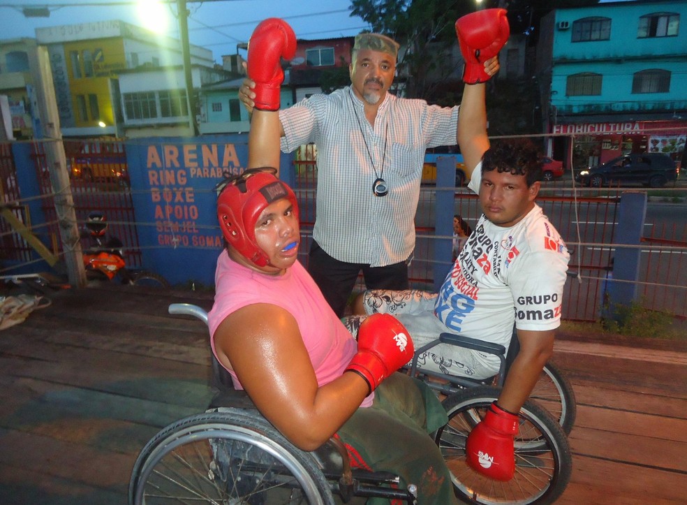 Marcley (esquerda) durante um dos treinos no projeto Ring Boxe (Foto: Divulgação/Arquivo Pessoal)