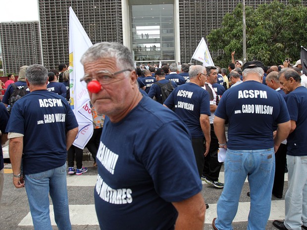 Cabos e soldados de São Paulo protestam em frente à Assembleia Legislativa   de São Paulo, na zona sul da capital paulista, nesta terça-feira (22). (Foto: Evelson de Freitas/Estadão Conteúdo)