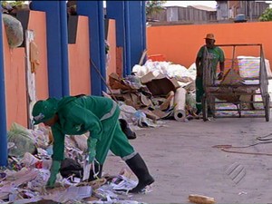 Círio de Nazaré é fonte de renda para catadores de materiais recicláveis, em Belém (Foto: Reprodução / TV Liberal) Círio de Nazaré é fonte de renda para catadores de materiais recicláveis, em Belém (Foto: Reprodução / TV Liberal)