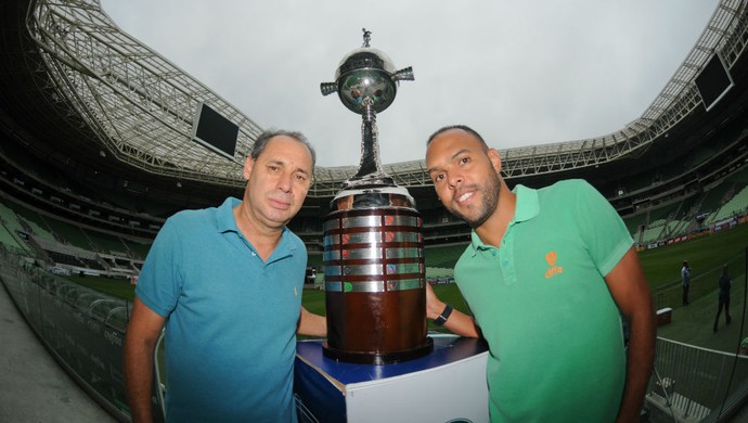 Guia de tour, Evair deseja sorte a Alecsandro: 