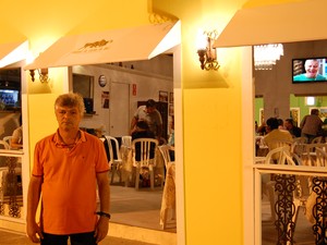 Há 11 anos Marcelo Martins se instala com seu restaurante no Parque do Povo durante o São João, em Campina Grande (Foto: Rafael Melo/ G1)