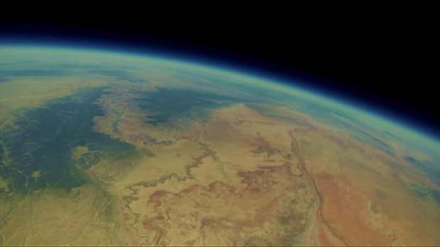 Câmera presa em balão meteorológico gravou a viagem ao limite do espaço  (Foto: BBC)