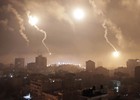 Bombardeio atinge casa de líder do Hamas (Khalil Hamra/AP)