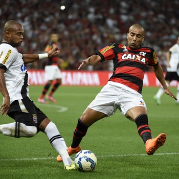 Emerson dividida Flamengo Vasco (Foto: André Durão)