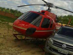 [Brasil] Helicóptero faz pouso em campo de futebol no interior do Piauí Img-20150310-wa0005