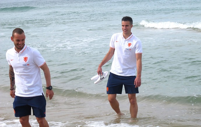 Sneidjer e Van Persie treino Holanda (Foto: Thales Soares)