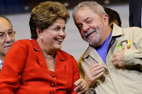 A presidente Dilma e o ex-presidente Lula em agosto de 2014 (Foto: AP Photo/Andre Penner)