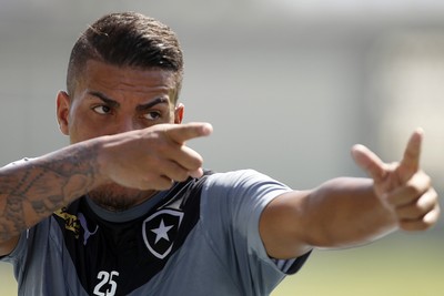 Carleto treino Botafogo (Foto: Vitor Silva/SSPress)