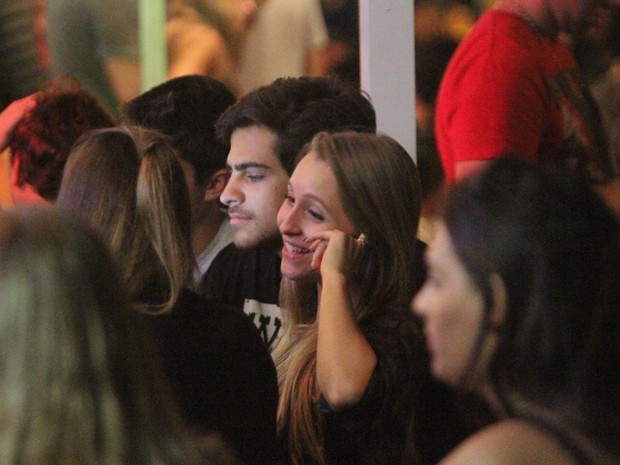 Bernardo Mesquita e Carla Diaz em restaurante no Rio (Foto: Delson Silva/ Ag. News)