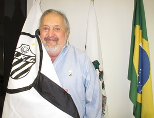 Luis Alvaro Foto bandeira (Foto: Lincoln Chaves)