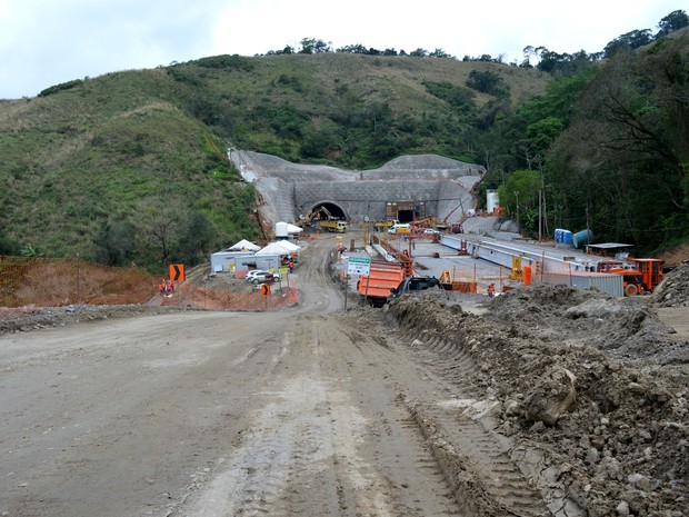 Maior túnel do país está em construção em São Sebastião (Foto: Camilla Motta/ G1 )