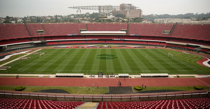 Ação de marketing no gramado do Morumbi (Foto: Igor Amorim / saopaulofc.net)