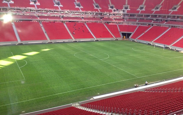 marcações de campo estádio Mané Garrincha (Foto: GLOBOESPORTE.COM)