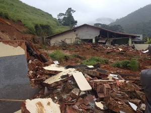 Escola ficou destruída (Foto: Fernando Moraes/Inter TV)