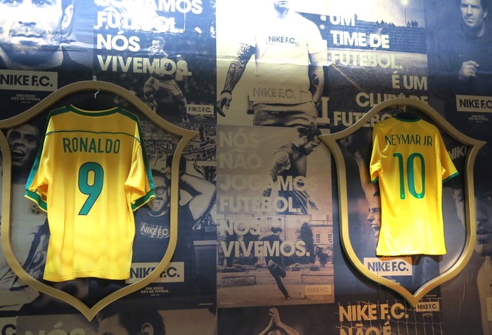 Neymar e Ronaldo são homenageados em evento (Foto: Cintia Barlem)