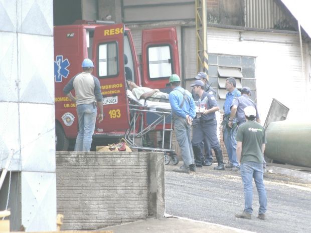 G Homem Sofre Acidente E Cai Em Silo De Milho Em C Ndido Mota Sp