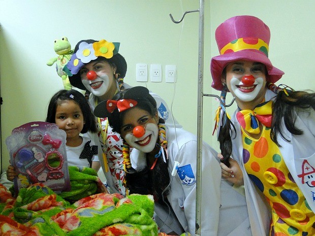 No Dia das Crianças, pequenos ganharam brinquedos (Foto: Divulgação/Anjos da Enfermagem)