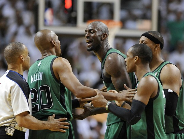 Joey Crawford Kevin Garnett Boston Celtics (Foto: Efe)